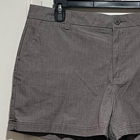 *NWT* Magellan Women’s Outdoor Chambray Athletic Hiking Short Sz 16 4.25” Inseam - Picture 2 of 10